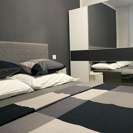 Laveruda Apartment With Balcony And Free Parking Pula Extérieur photo
