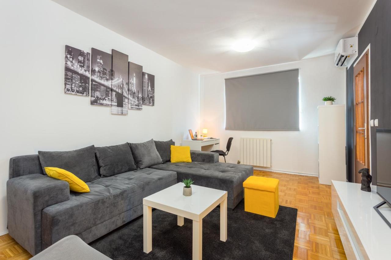 Laveruda Apartment With Balcony And Free Parking Pula Extérieur photo