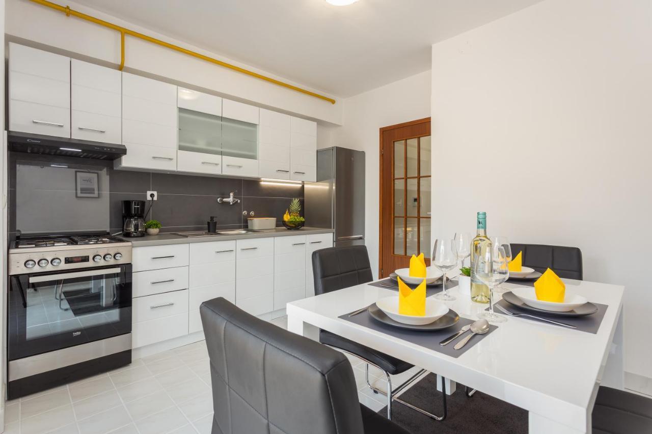 Laveruda Apartment With Balcony And Free Parking Pula Extérieur photo