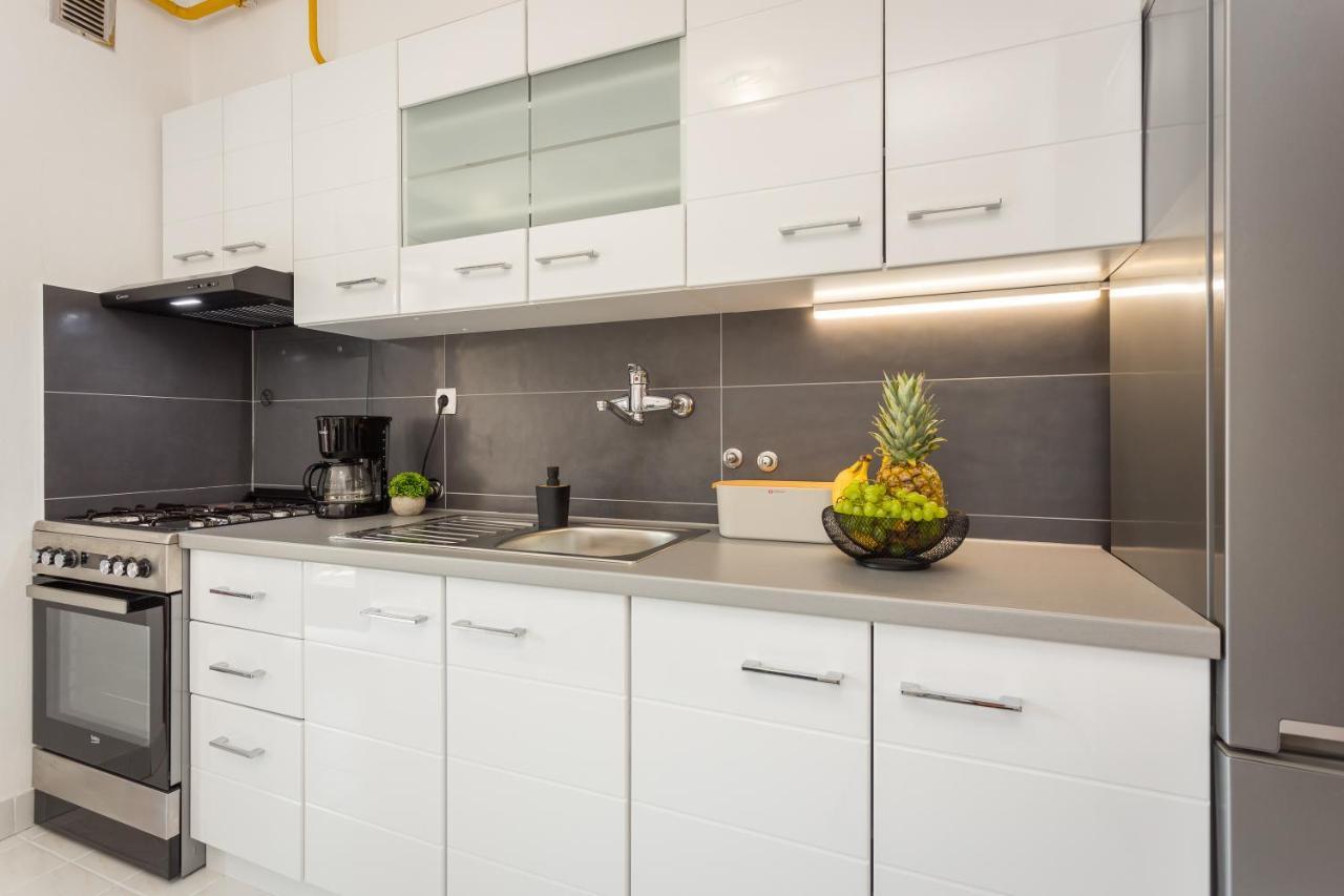 Laveruda Apartment With Balcony And Free Parking Pula Extérieur photo
