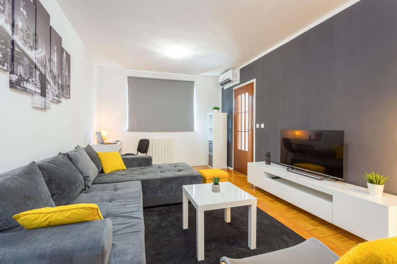 Laveruda Apartment With Balcony And Free Parking Pula Extérieur photo