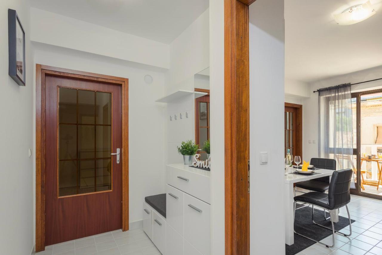 Laveruda Apartment With Balcony And Free Parking Pula Extérieur photo