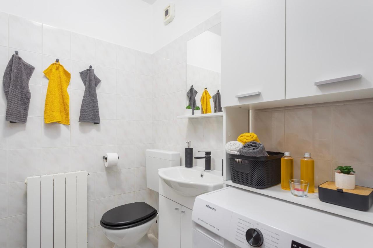 Laveruda Apartment With Balcony And Free Parking Pula Extérieur photo