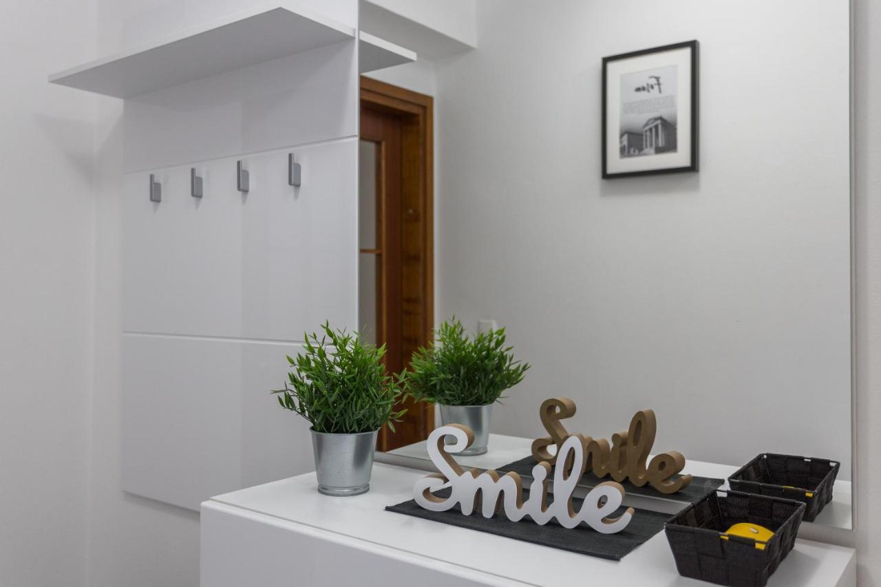Laveruda Apartment With Balcony And Free Parking Pula Extérieur photo