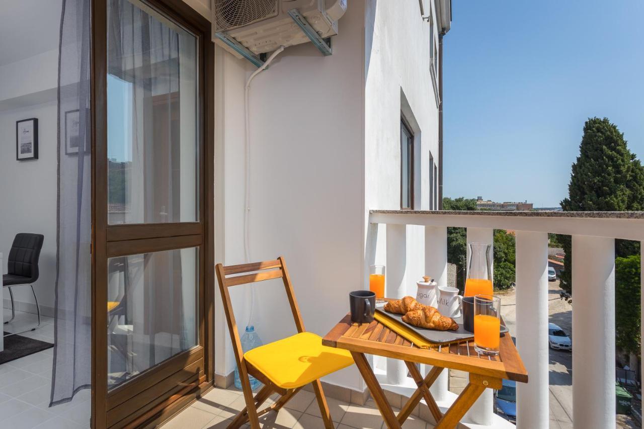 Laveruda Apartment With Balcony And Free Parking Pula Extérieur photo