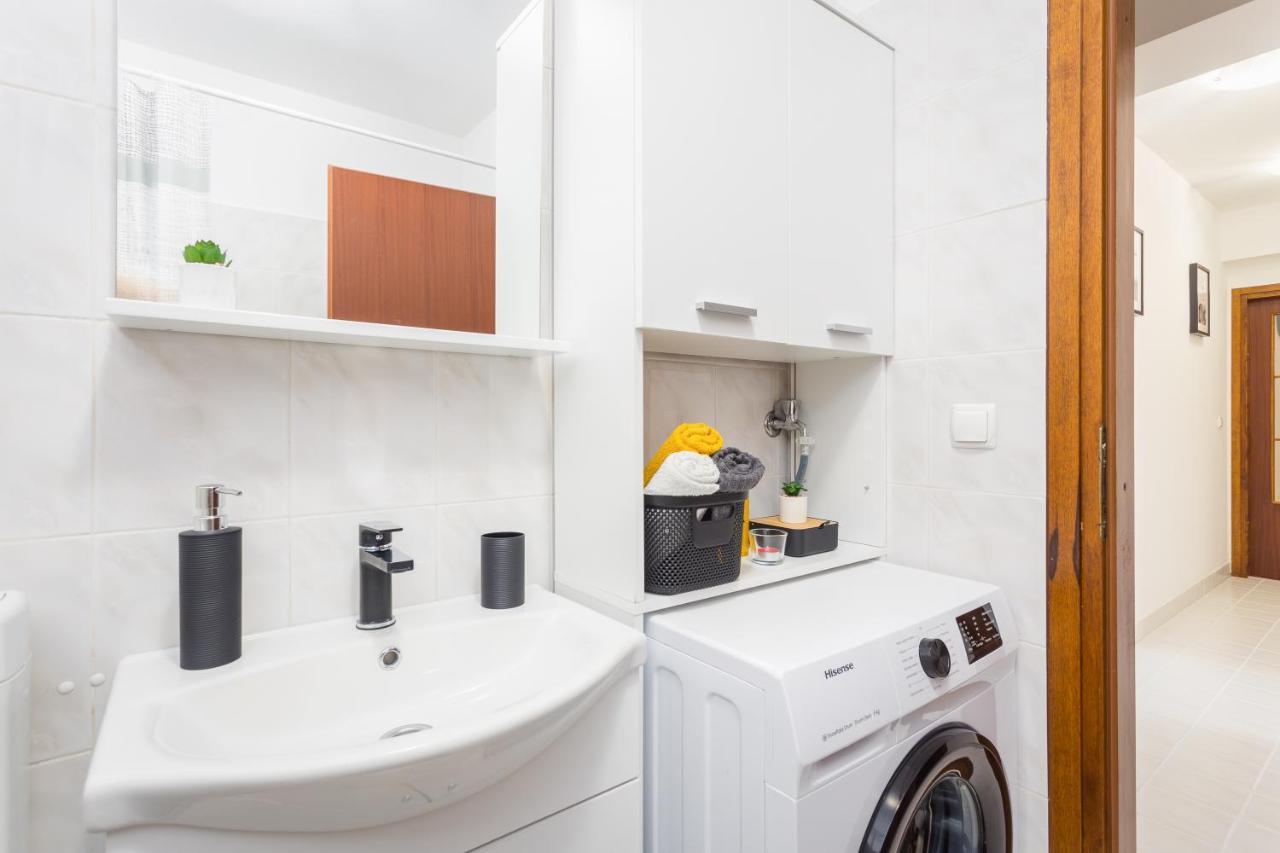 Laveruda Apartment With Balcony And Free Parking Pula Extérieur photo