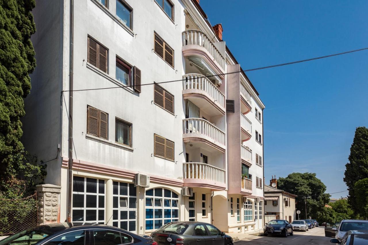 Laveruda Apartment With Balcony And Free Parking Pula Extérieur photo